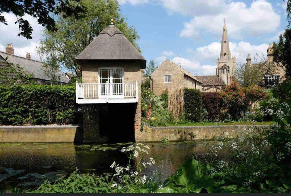 Historic Cambridgeshire Cottage Godmanchester المظهر الخارجي الصورة